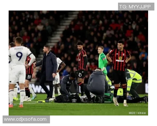 足球球星因伤被抬离赛场瞬间引发的比赛紧张局势与球迷反应分析